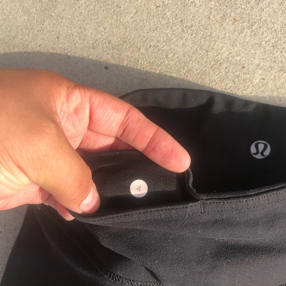 Lululemon Reversible Wonderunders Half Length - image 4